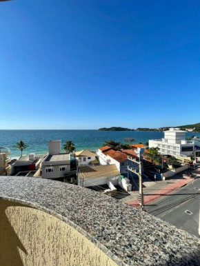 1090 Apartamento com linda vista para o mar , de frente para Avenida de Bombinhas.